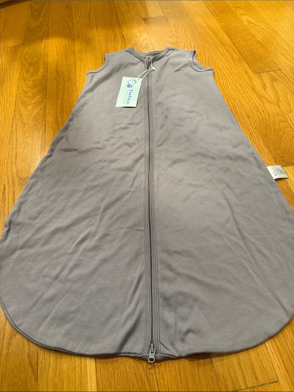 NWT Yoofoss baby sleep sack size medium.